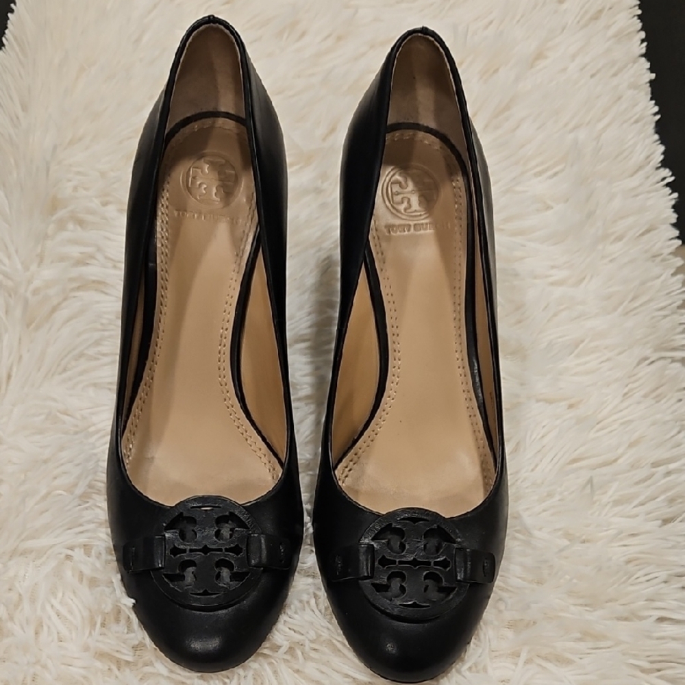 Tory Burch Black Heeled Pumps with Logo Detail